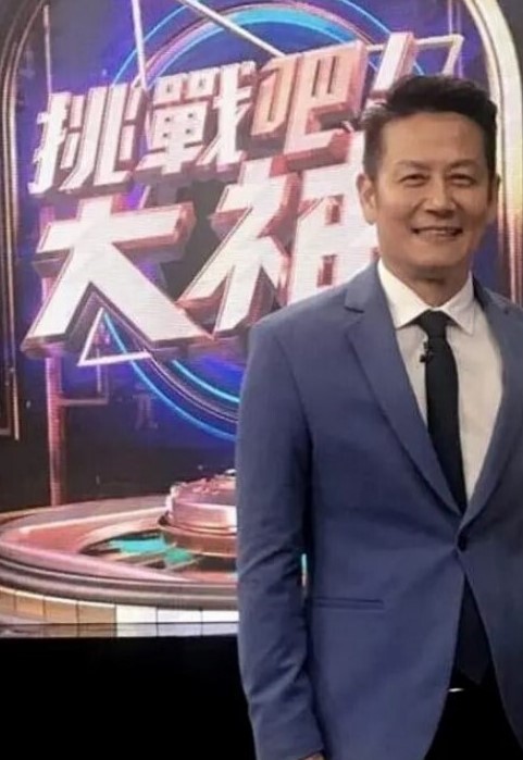 丰满白嫩广东骚人妻美少妇与秃顶老外同事偸情啪啪无套内射耶耶叫个不停 - 灯塔影院海报